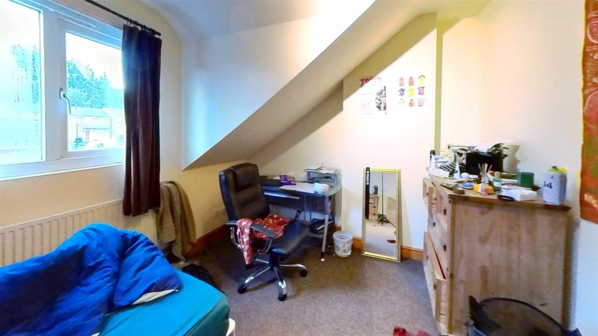Room Heeley Road in Birmingham