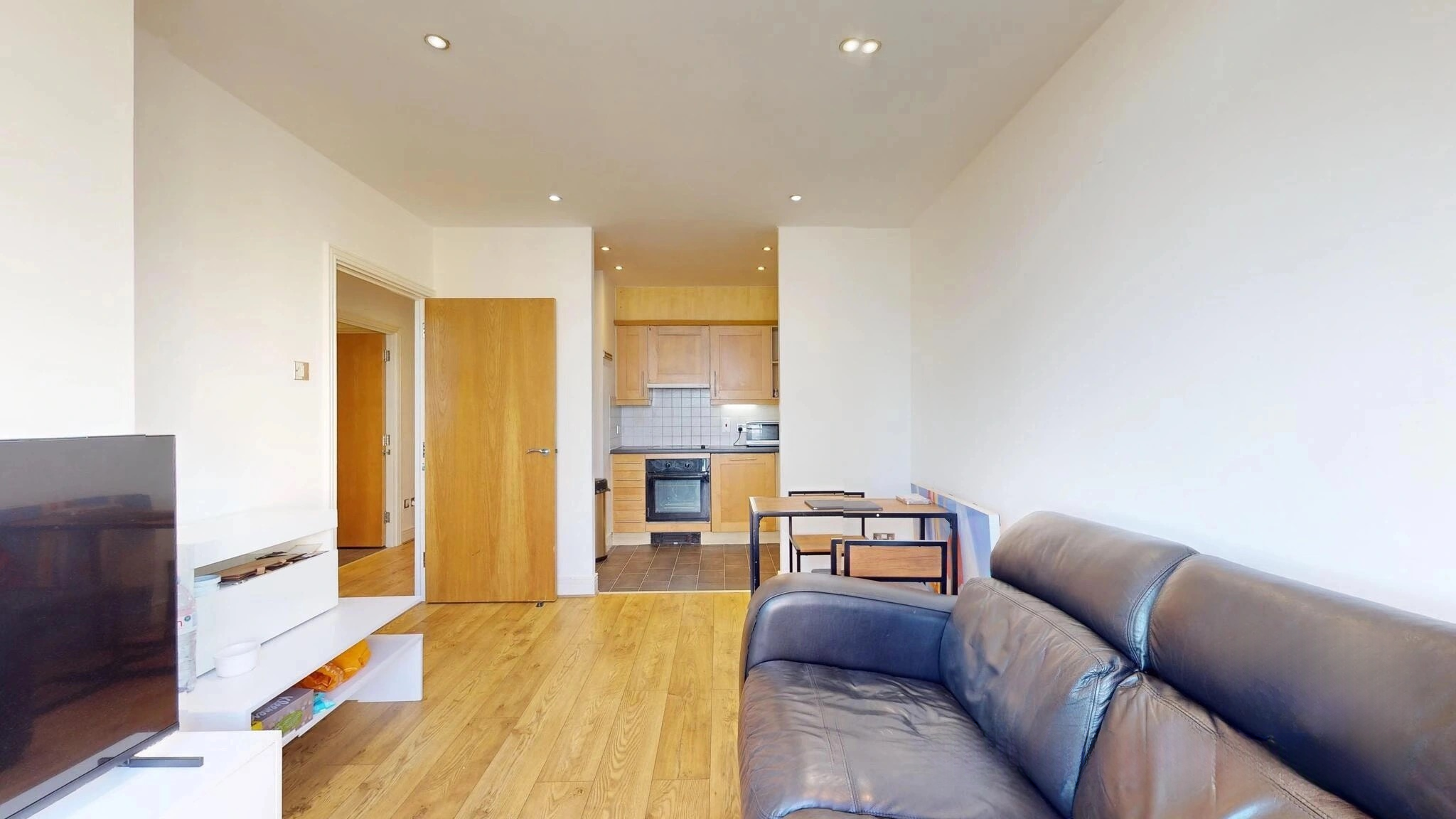Flat Gerry Raffles Square in Greater London