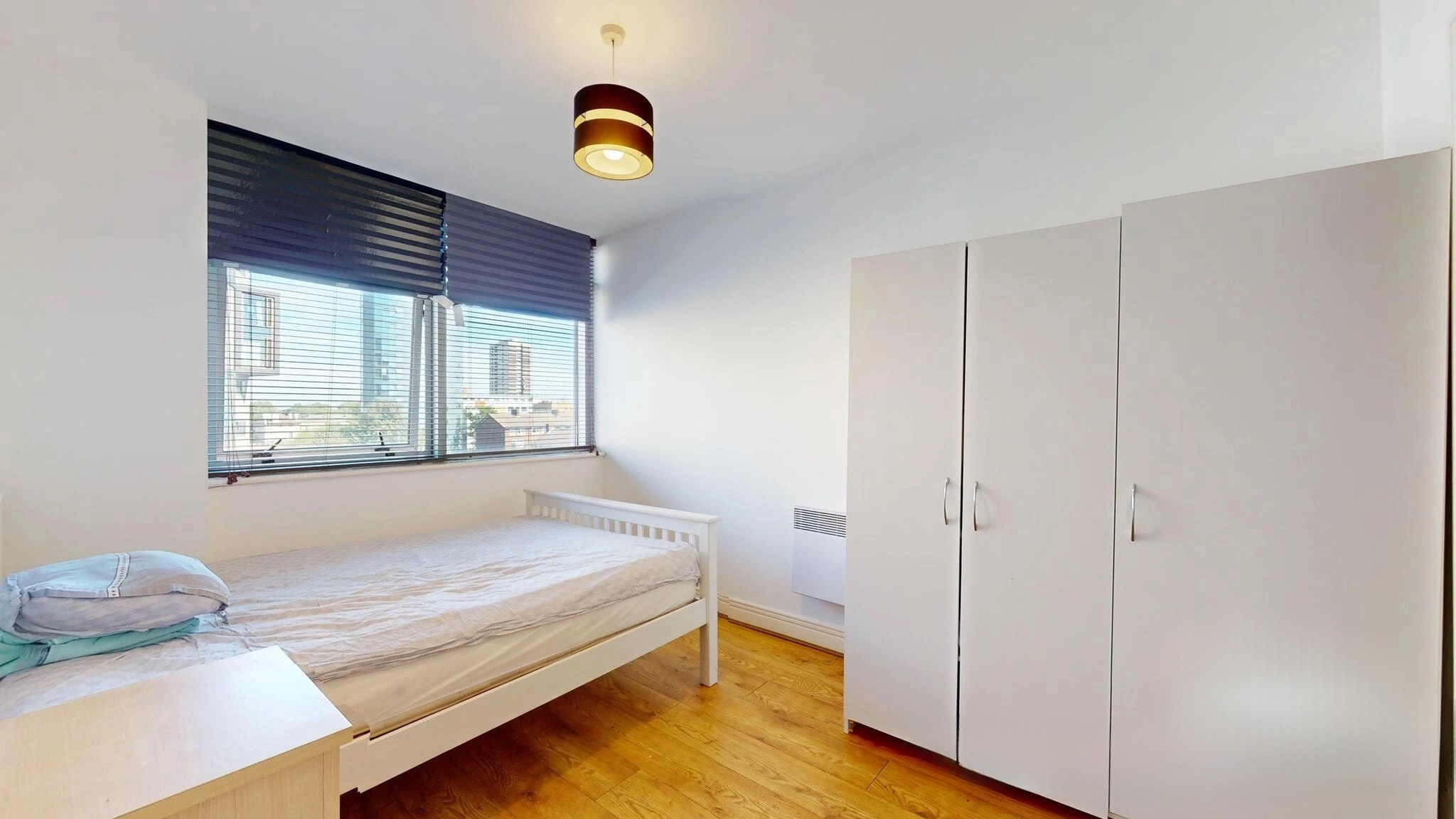 Flat Gerry Raffles Square in Greater London
