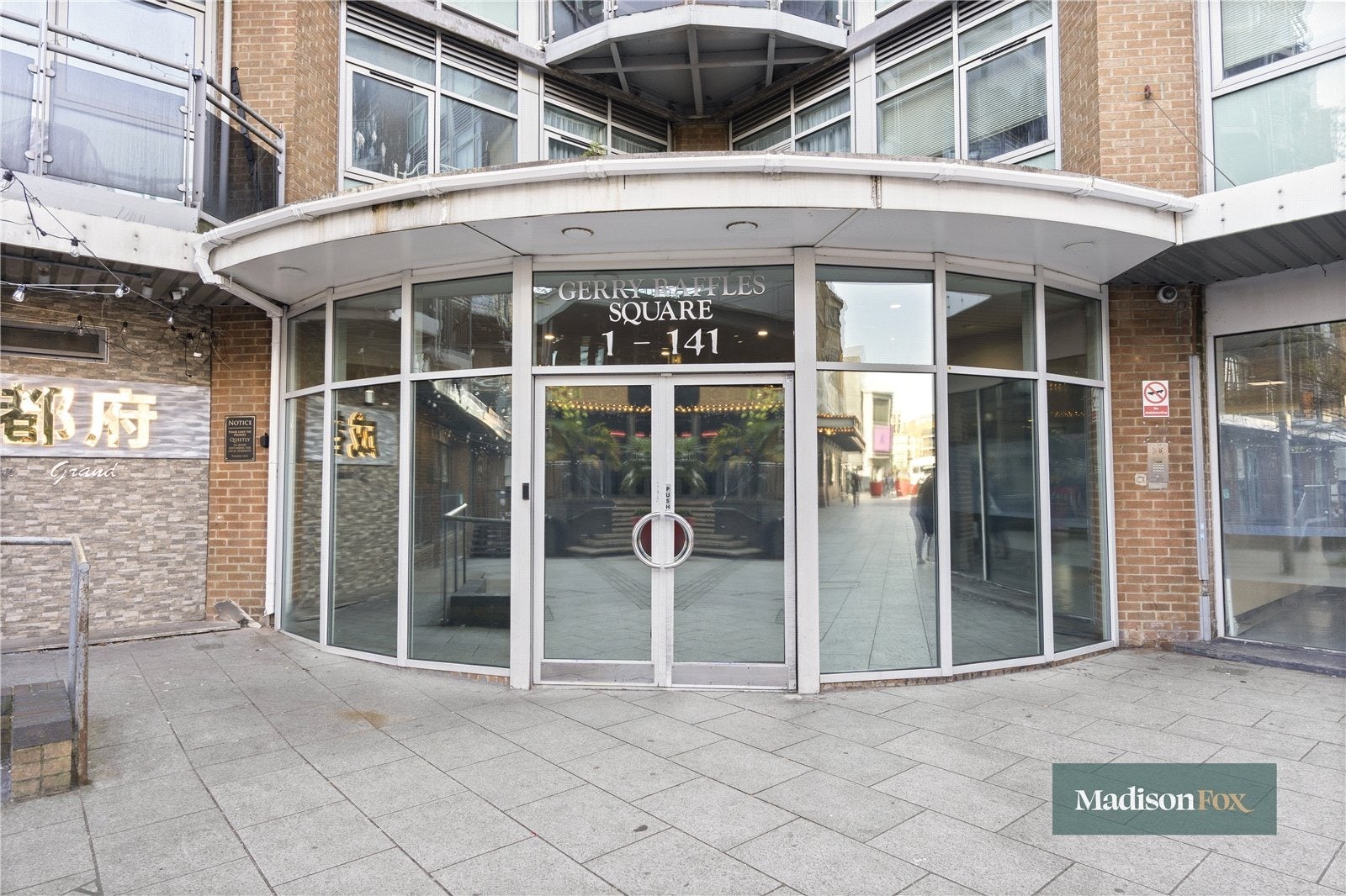 Flat Gerry Raffles Square in Greater London