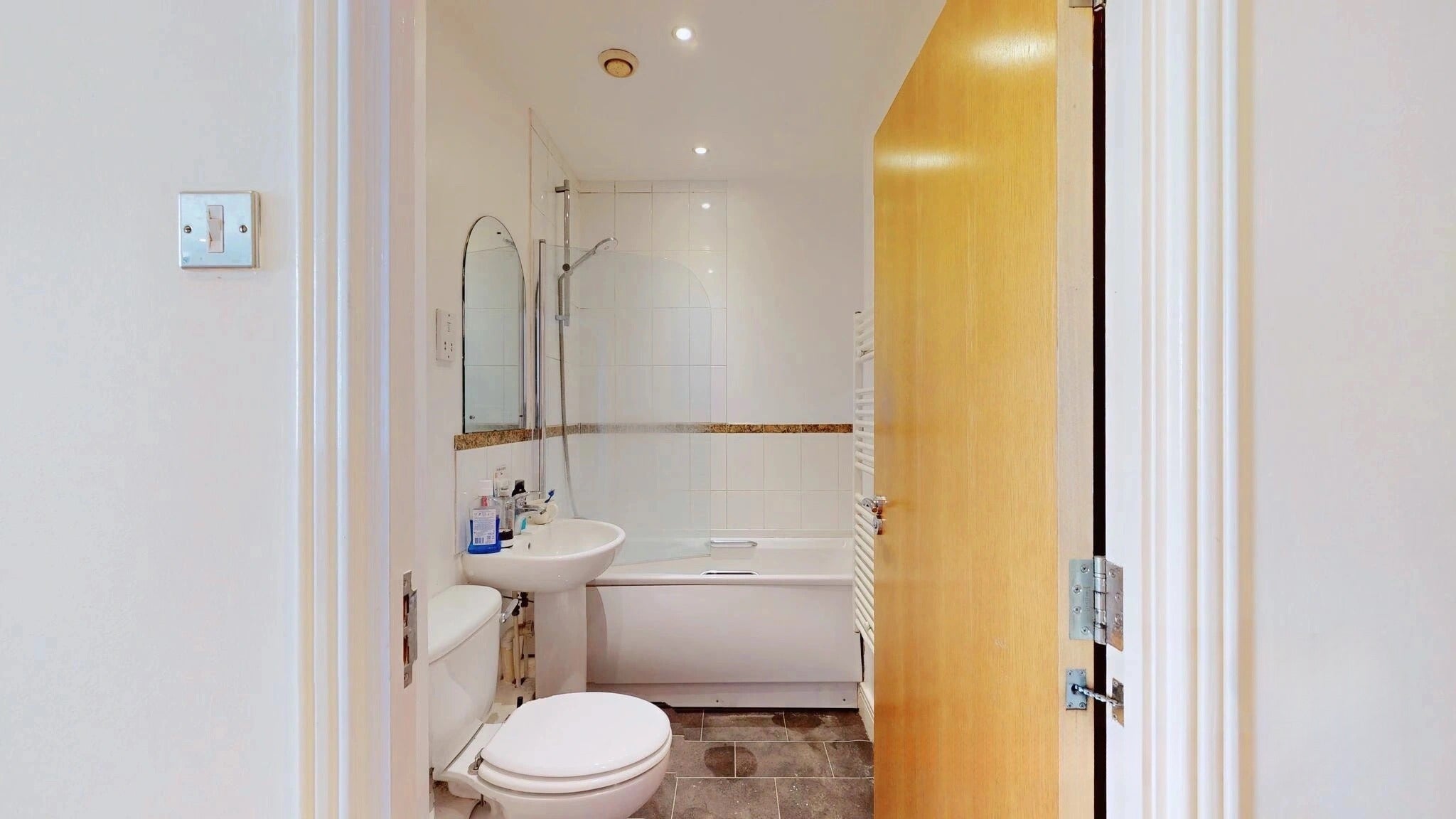 Flat Gerry Raffles Square in Greater London