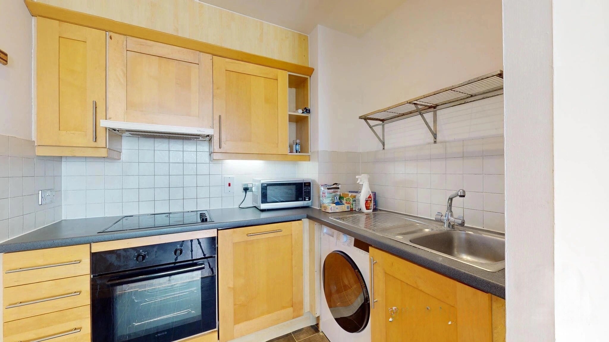 Flat Gerry Raffles Square in Greater London