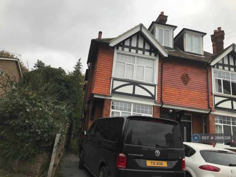 Room Clockhouse Road in Rushmoor