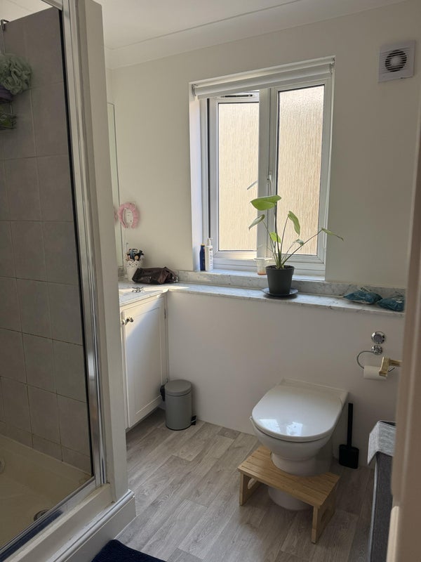 Room Finchley Road in Greater London