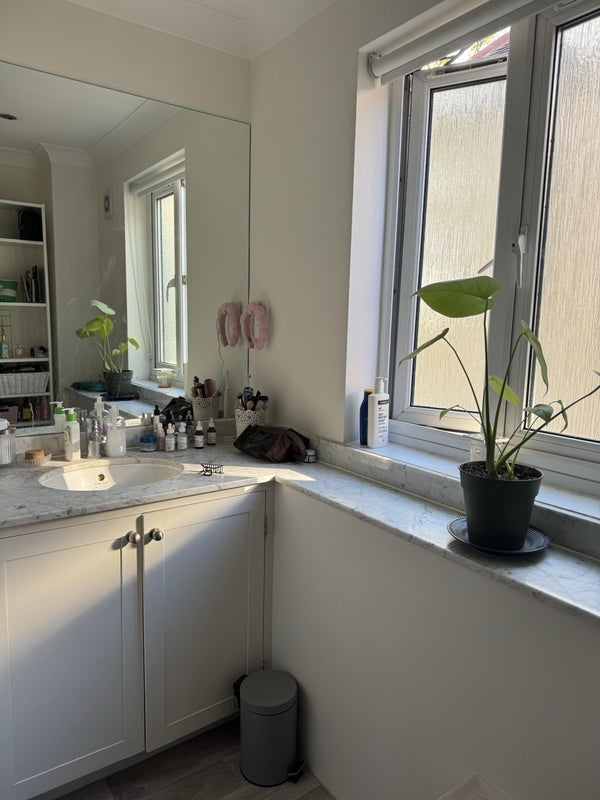 Room Finchley Road in Greater London