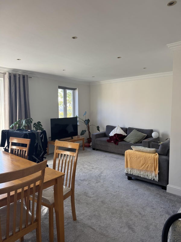 Room Finchley Road in Greater London