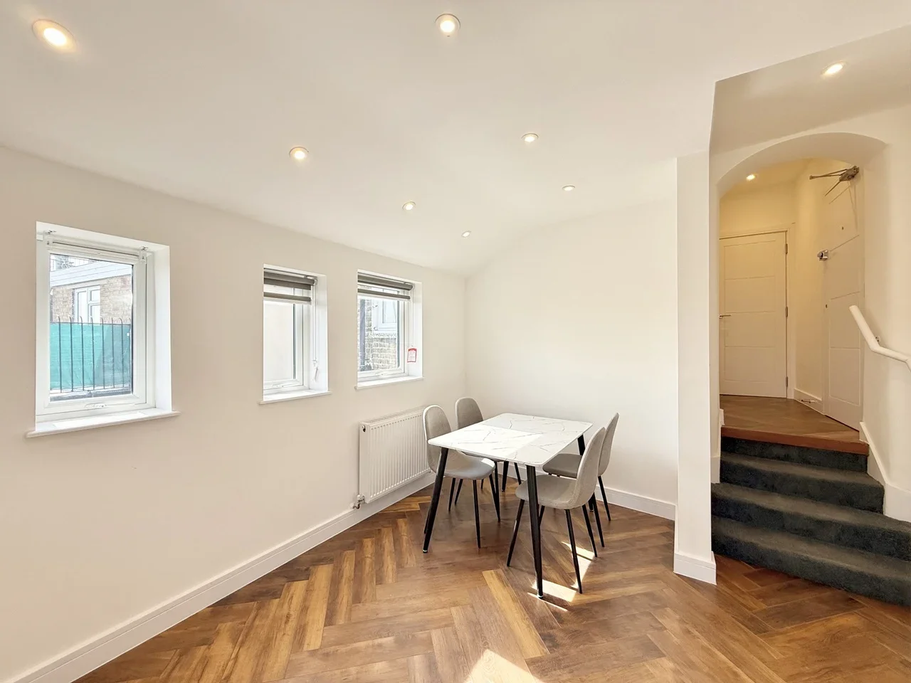 Flat Rushey Green in Greater London