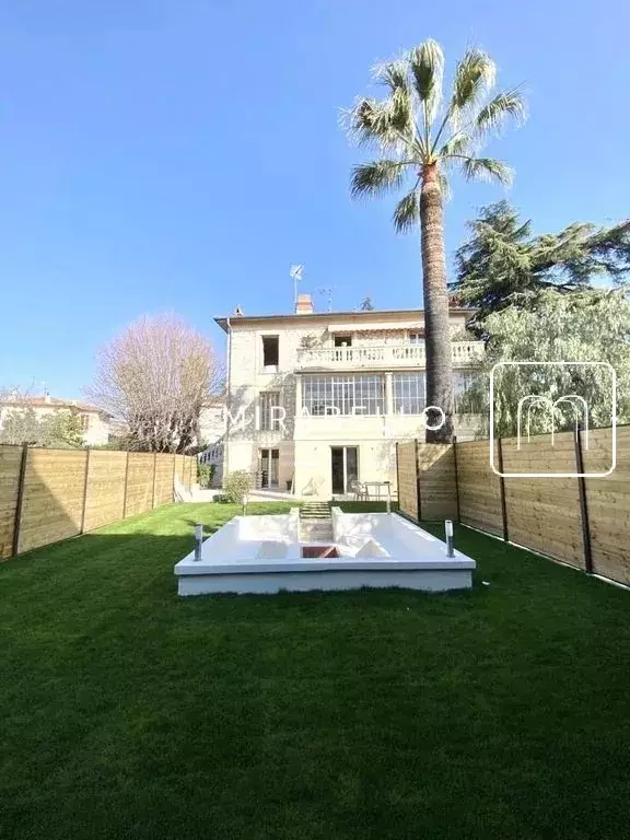 Flat Avenue de Gairaut in Nice