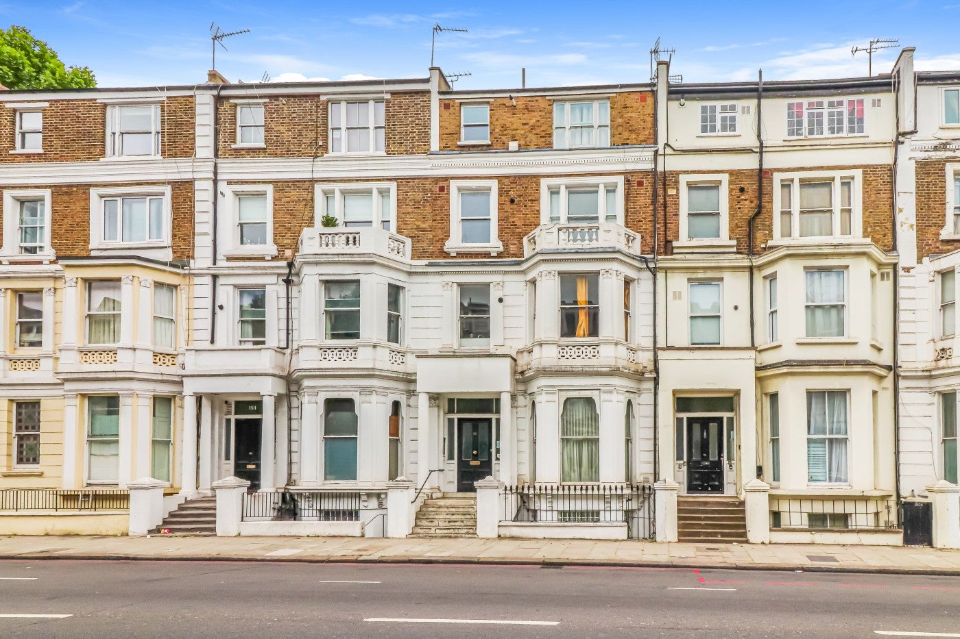 Flat Holland Road in Greater London