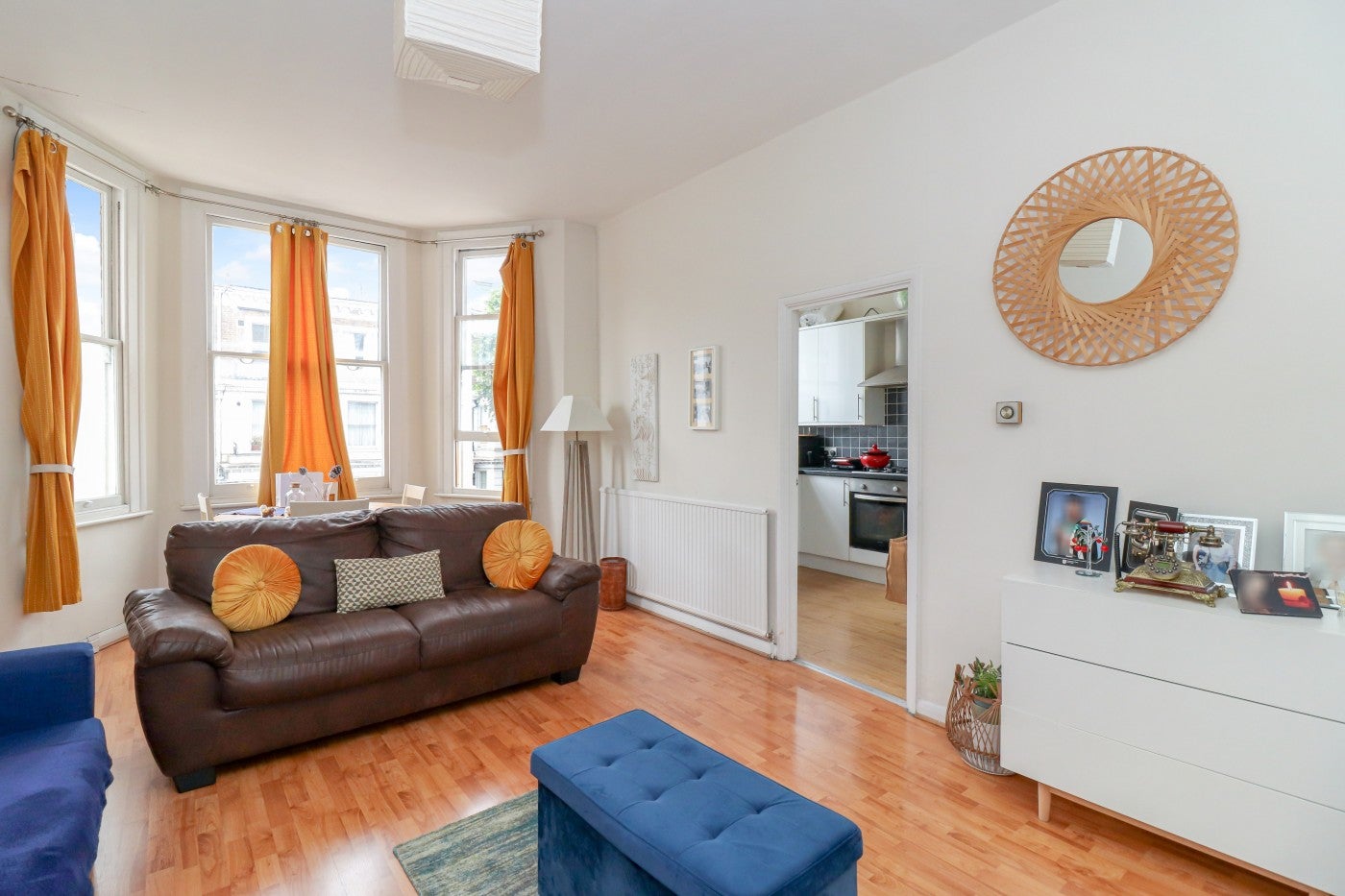 Flat Holland Road in Greater London