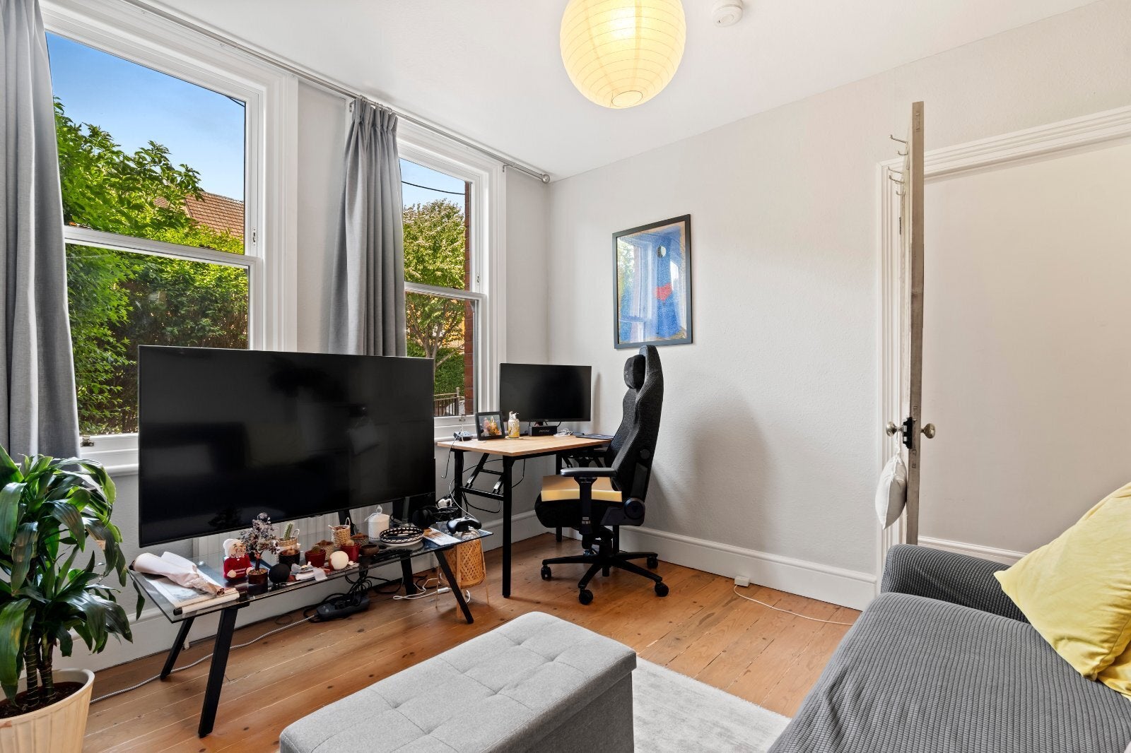 Flat Mersey Road in Greater London