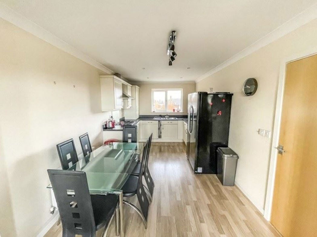 Flat Third Avenue in Newcastle upon Tyne