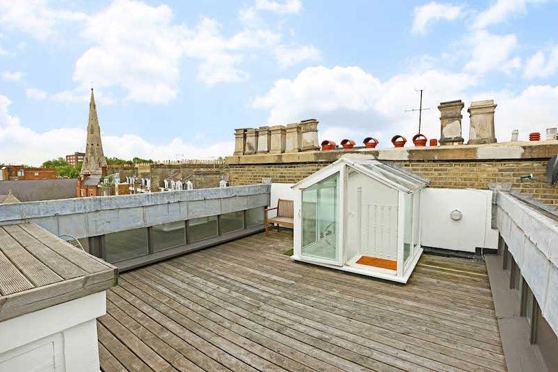 Flat Onslow Gardens in Greater London