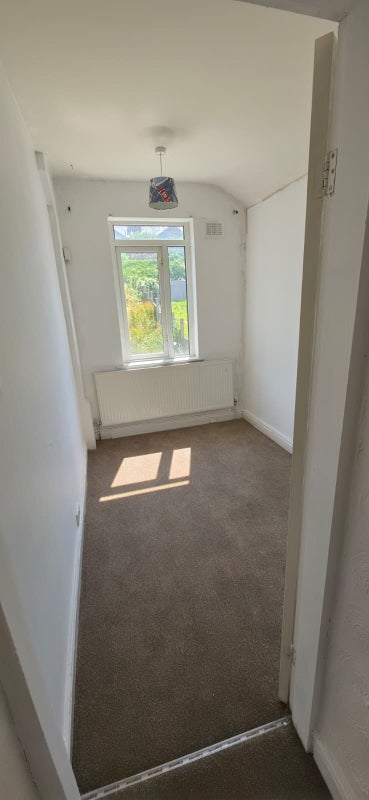 Room Burgass Road in Nottingham