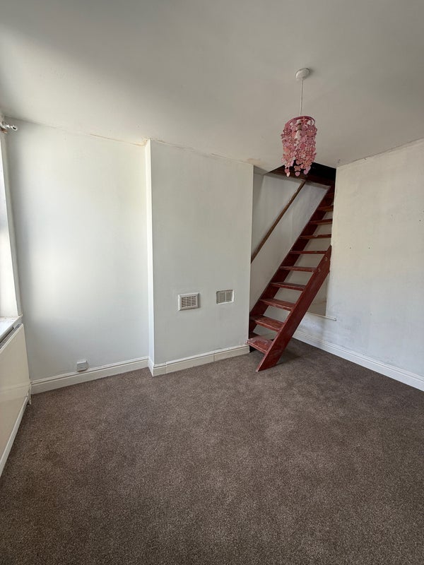 Room Burgass Road in Nottingham