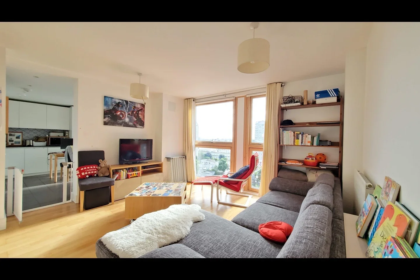 Flat Mastmaker Road in Greater London