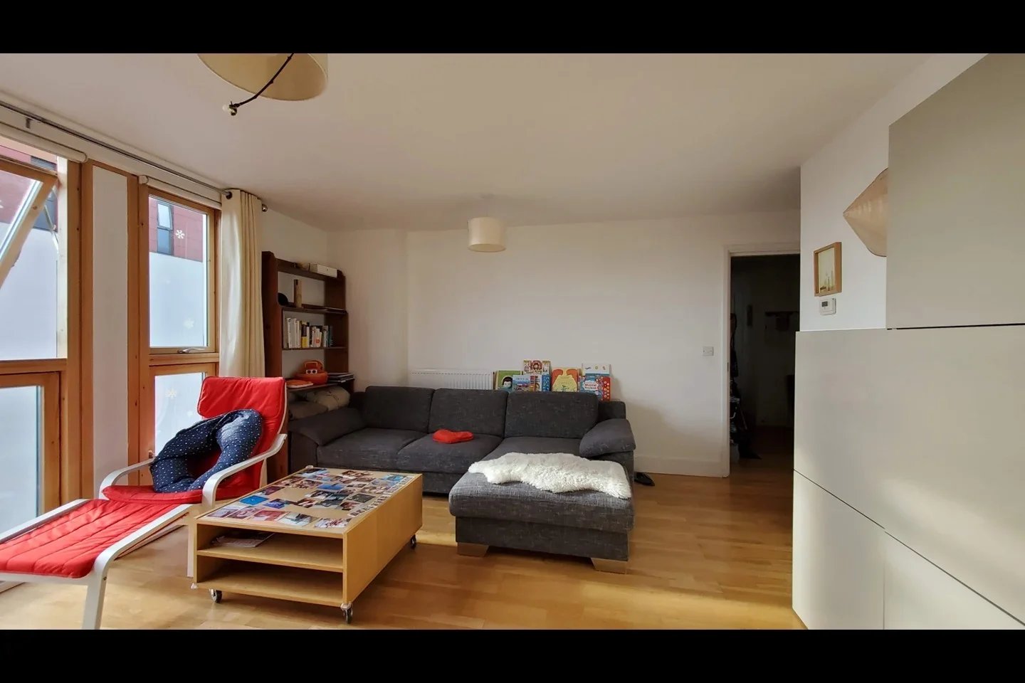Flat Mastmaker Road in Greater London