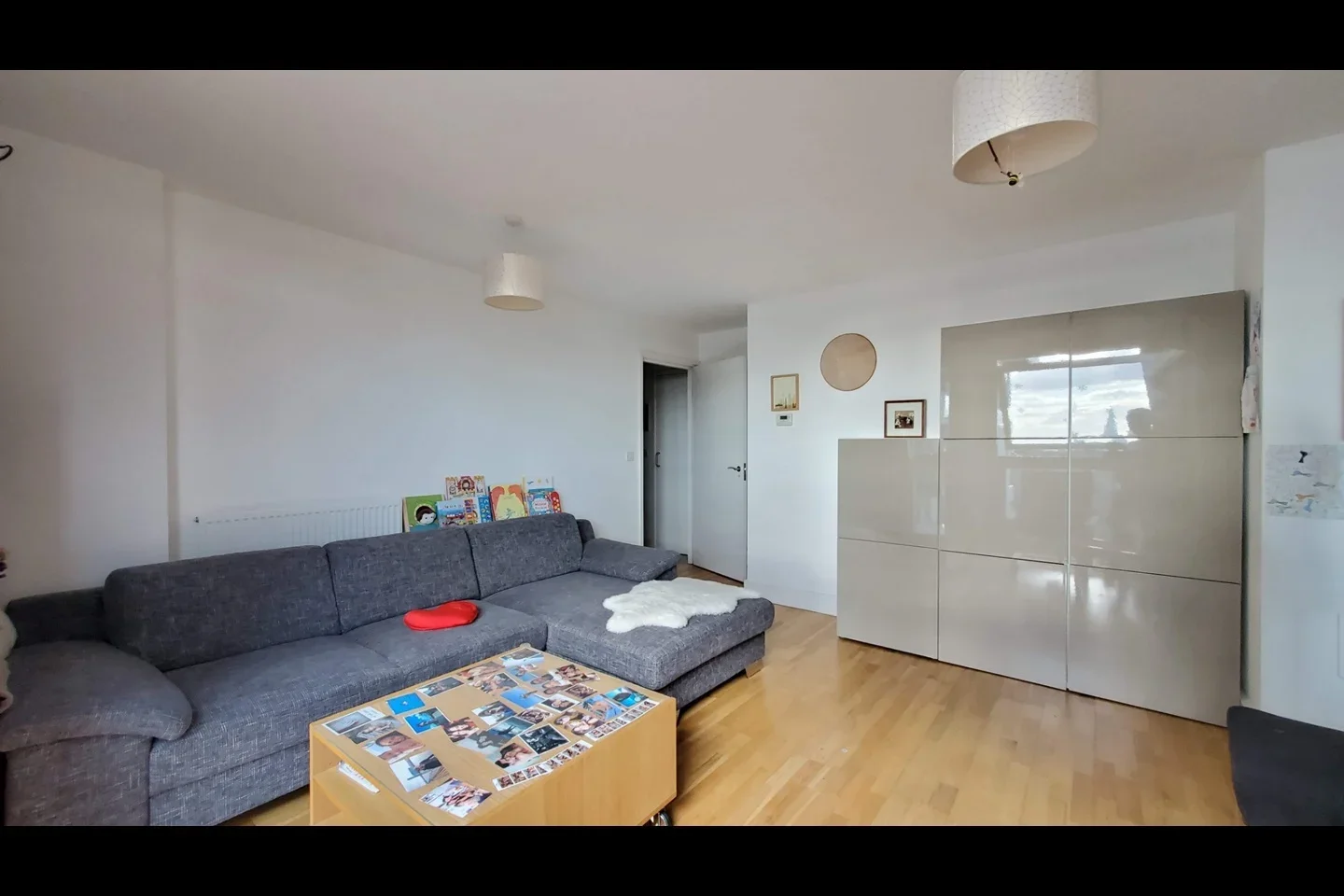 Flat Mastmaker Road in Greater London