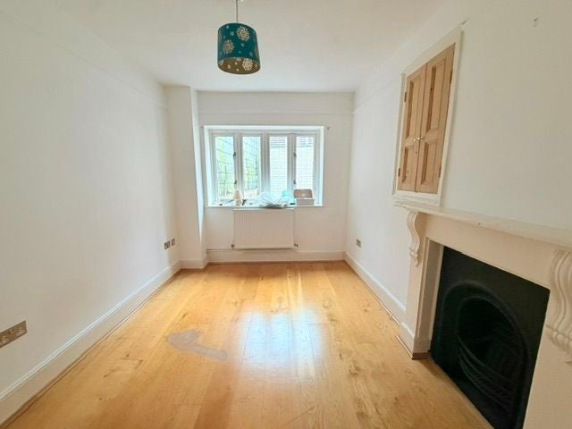 Flat Meneage Street in Helston