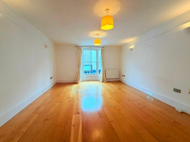Flat Meneage Street in Helston