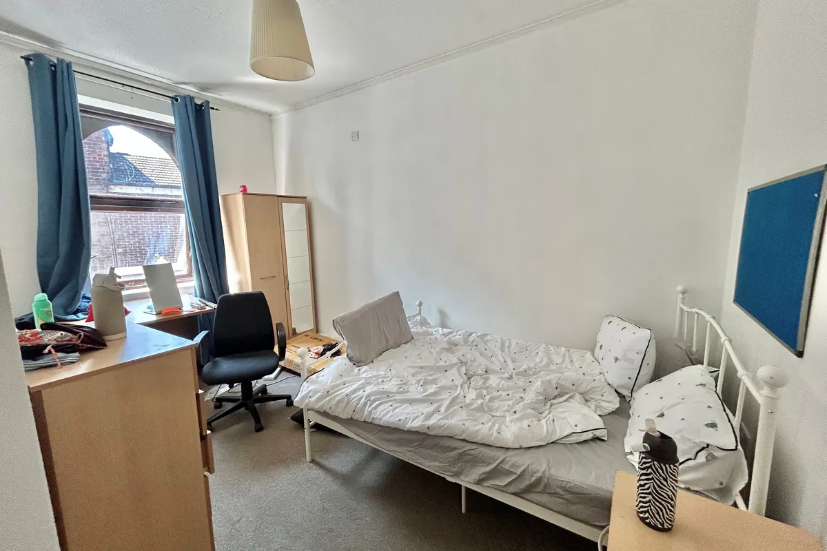 Room Forest Road West in Nottingham