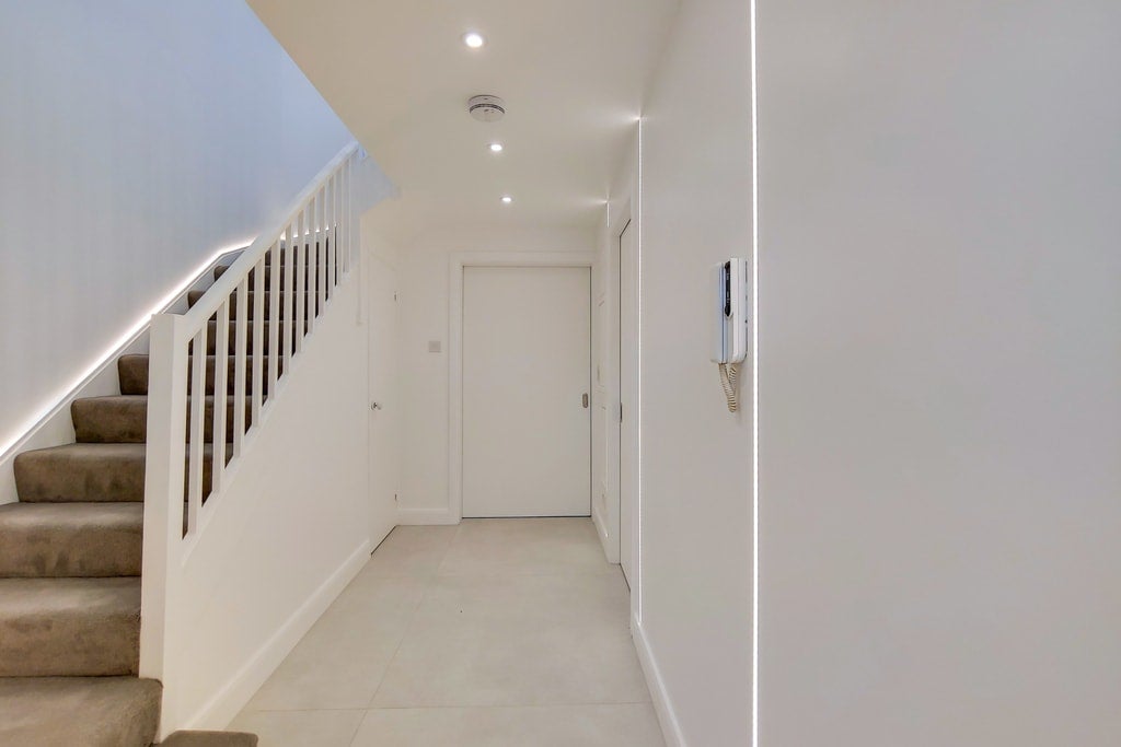Flat Hall Place in City of Westminster