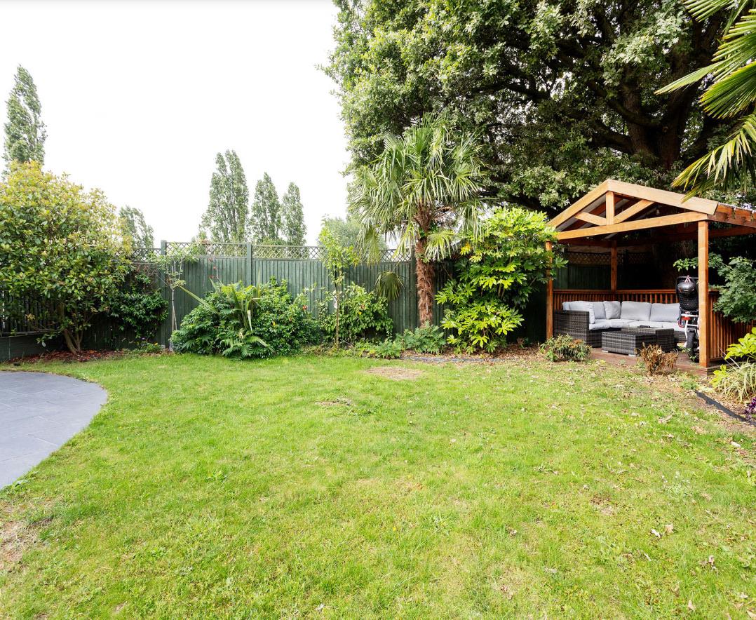 House Lowfield Road in Greater London
