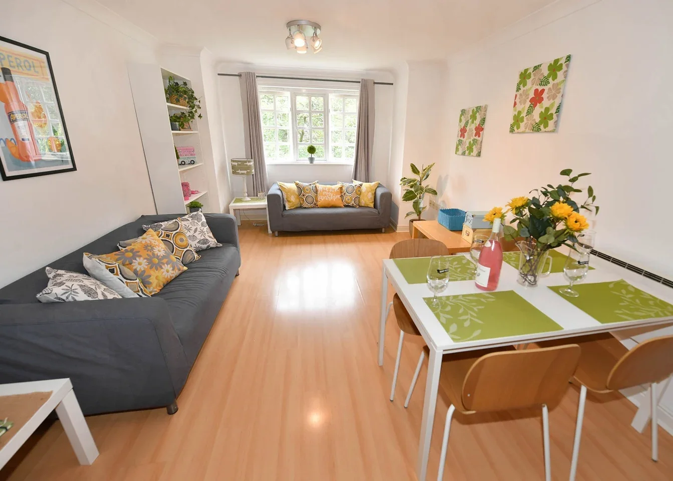 Room Hadfield Close in Manchester