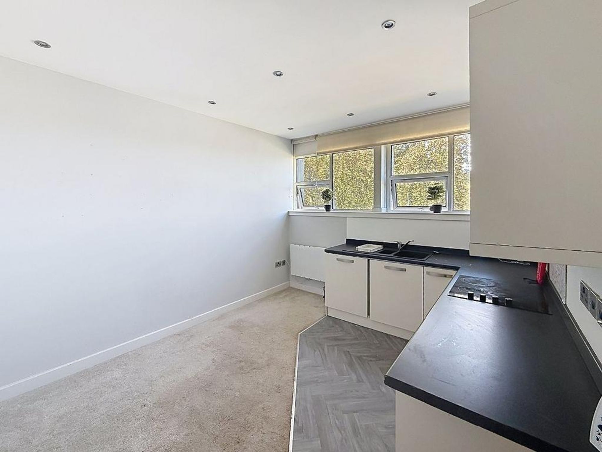 Flat Ravenscliffe Road in Kidsgrove