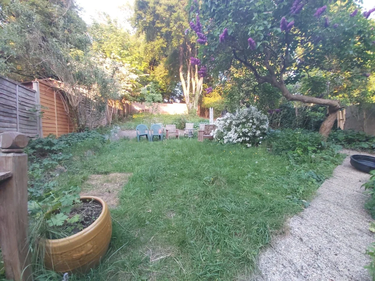 House Wardown Crescent in Luton