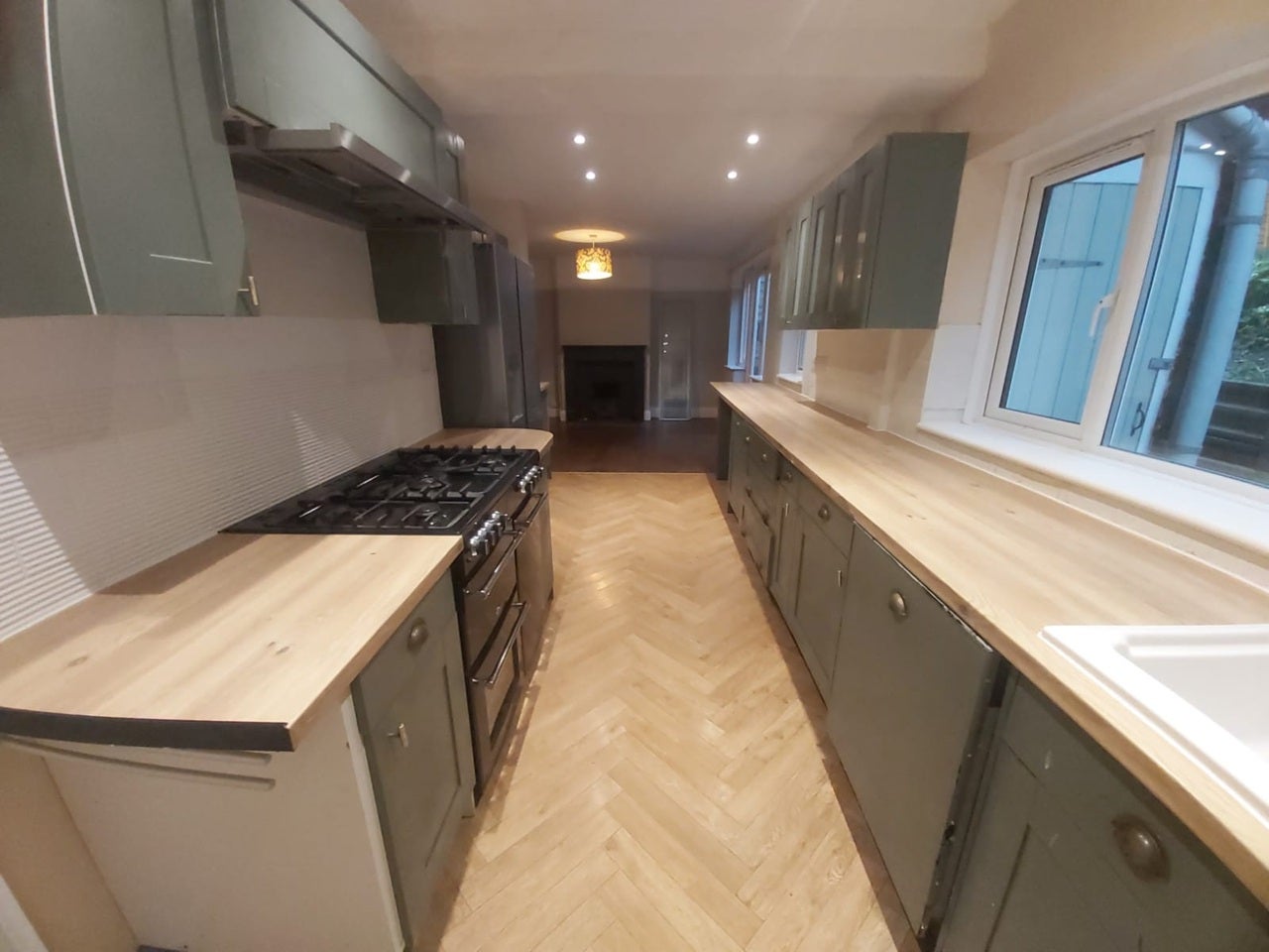 House Wardown Crescent in Luton