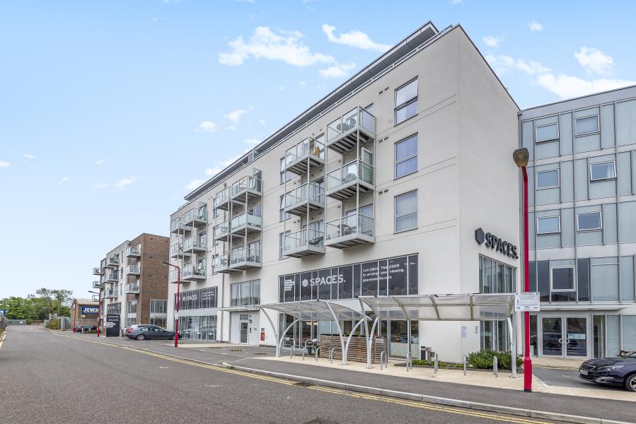 Flat Station View in Guildford