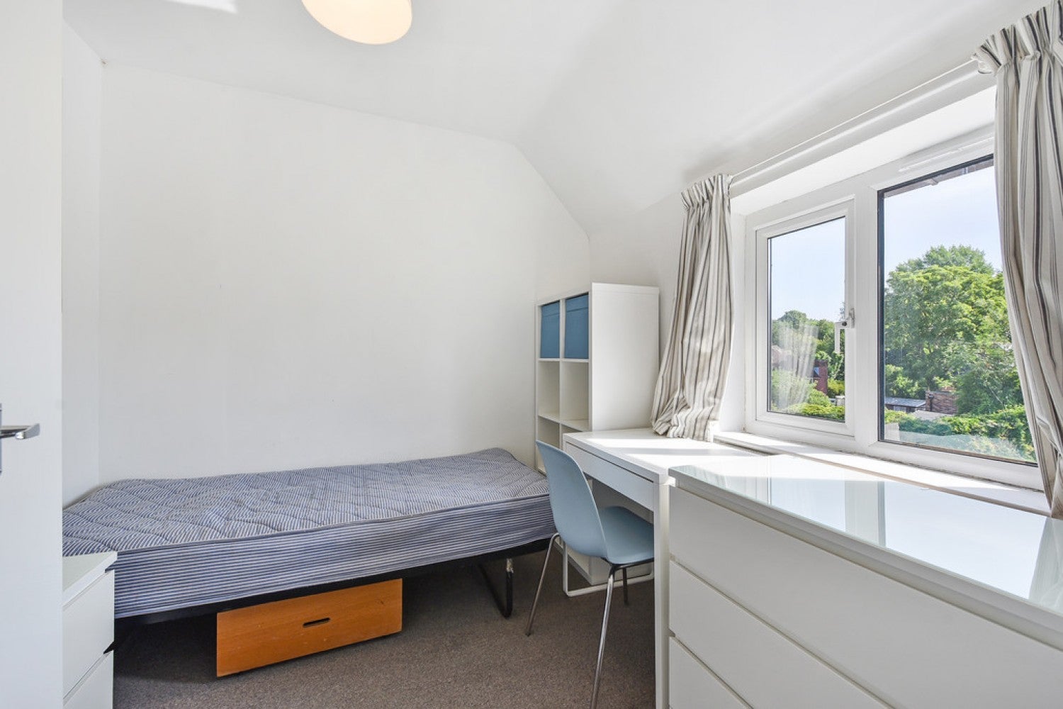 Room Kingsley Place in Winchester