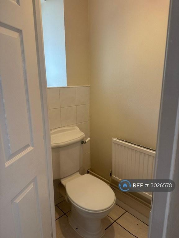 House Stonybeck Close in Swindon
