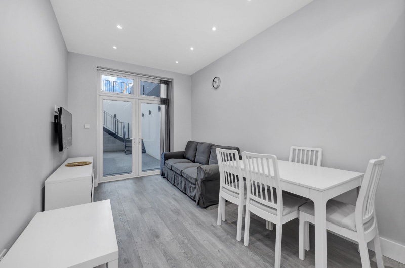 Room Earlham Grove in Greater London