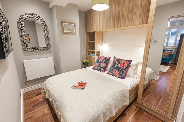 Flat Ladbroke Crescent in Greater London