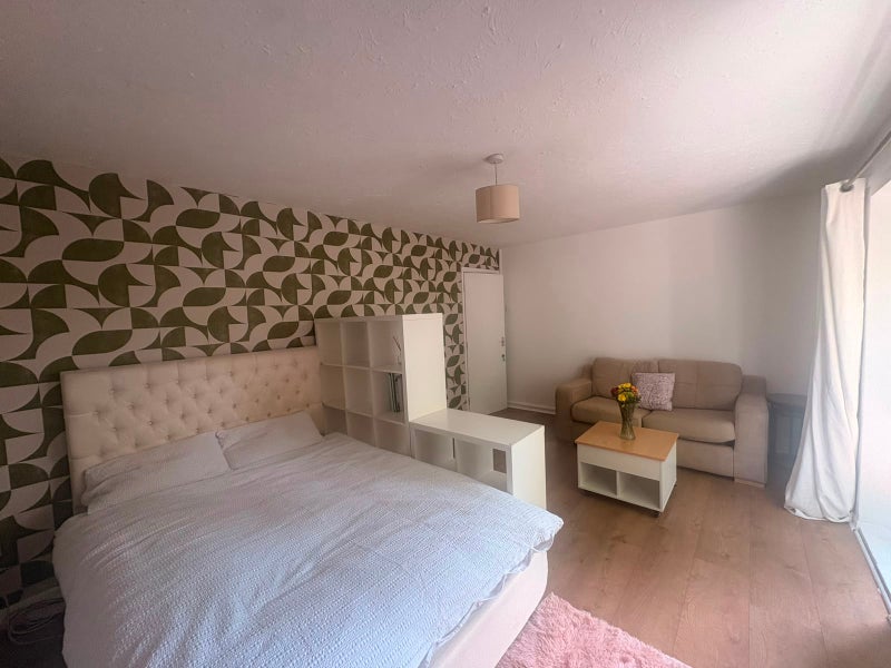 Room Radland Road in Greater London