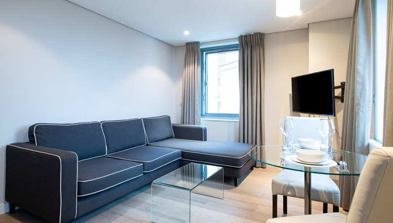 Flat Harbet Road in City of Westminster