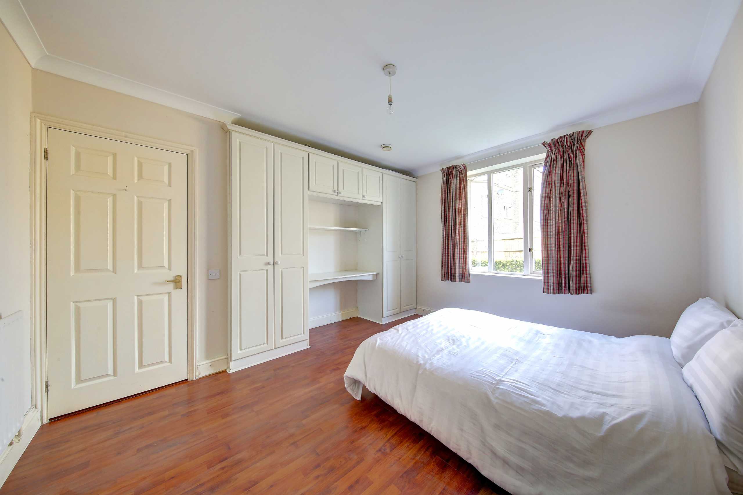 Flat Lansdowne Road in Greater London