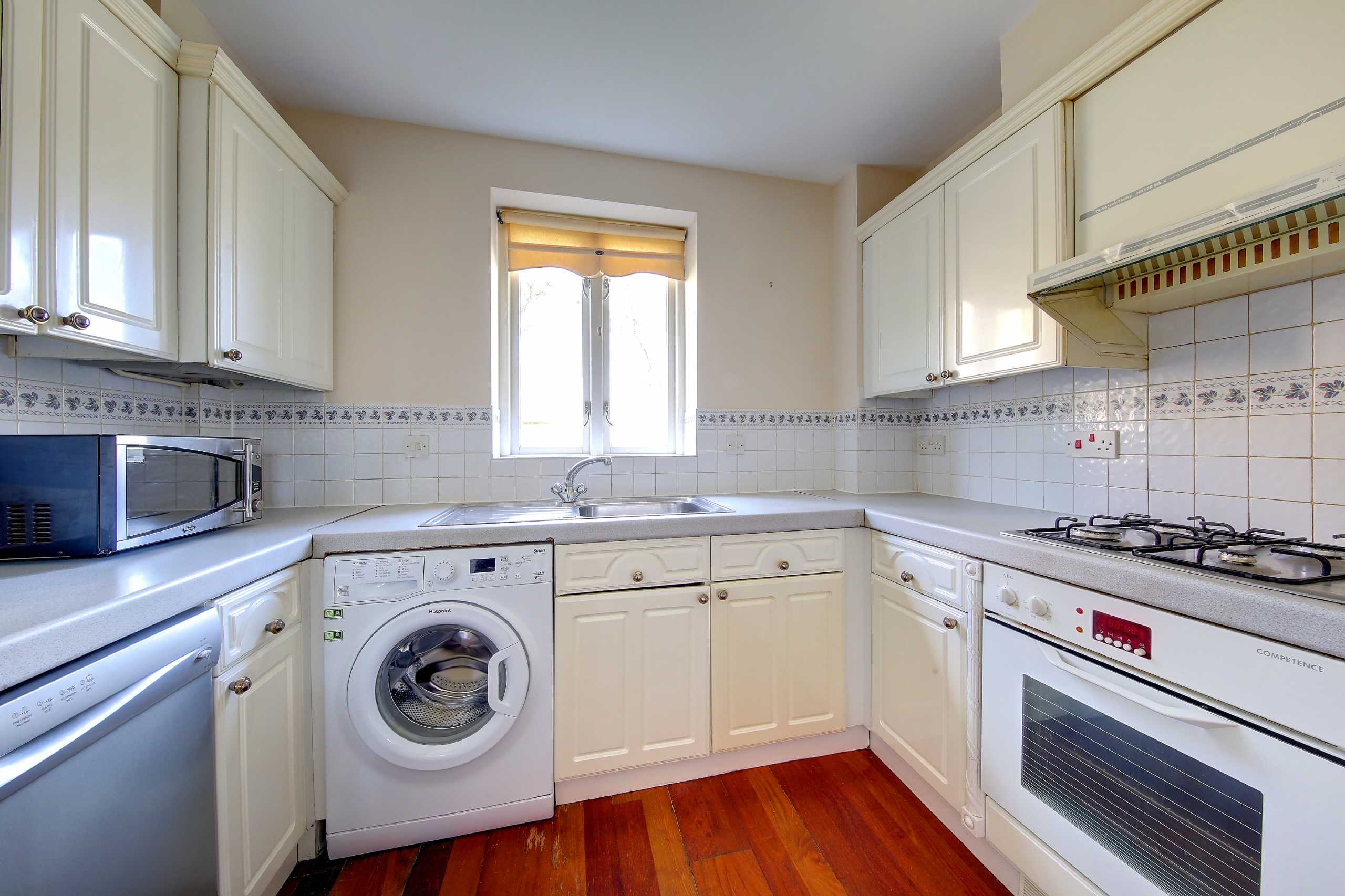 Flat Lansdowne Road in Greater London