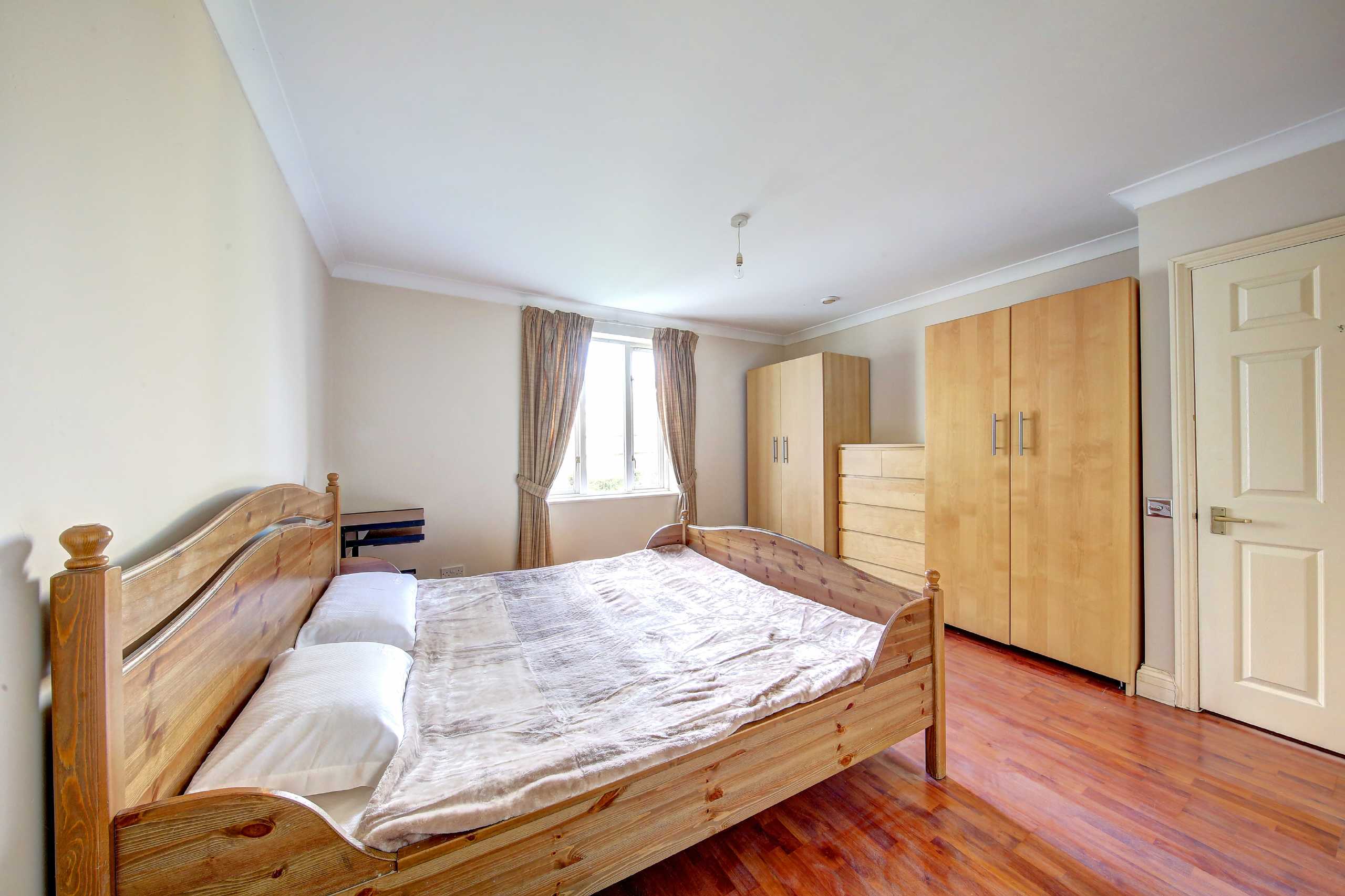 Flat Lansdowne Road in Greater London