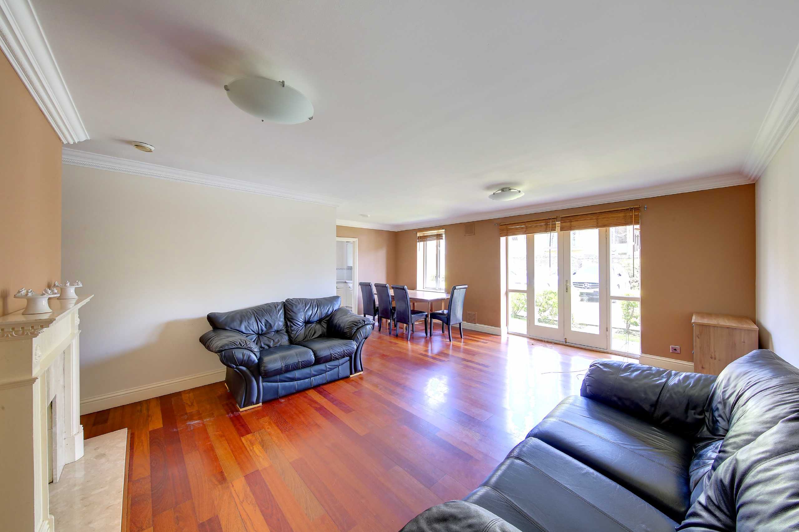Flat Lansdowne Road in Greater London