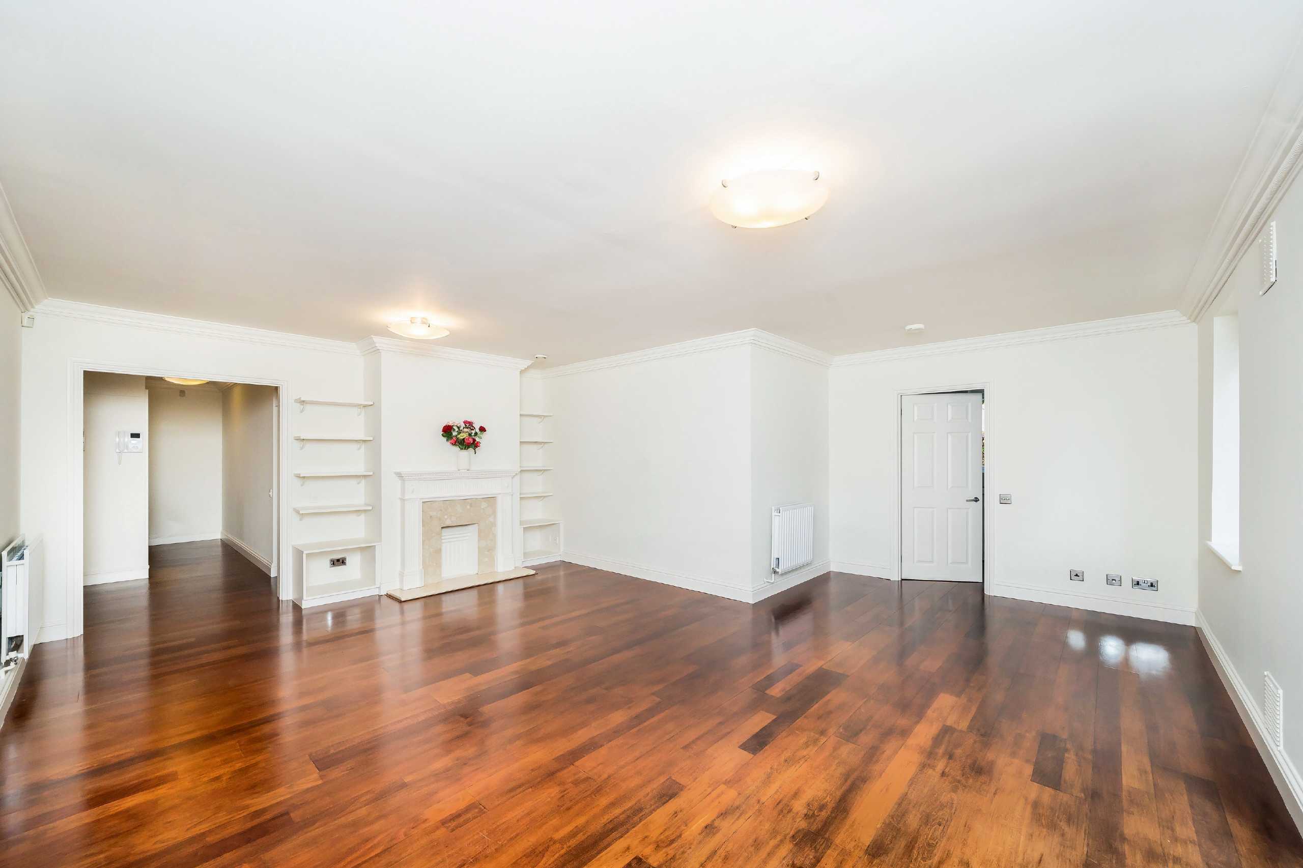 Flat Lansdowne Road in Greater London