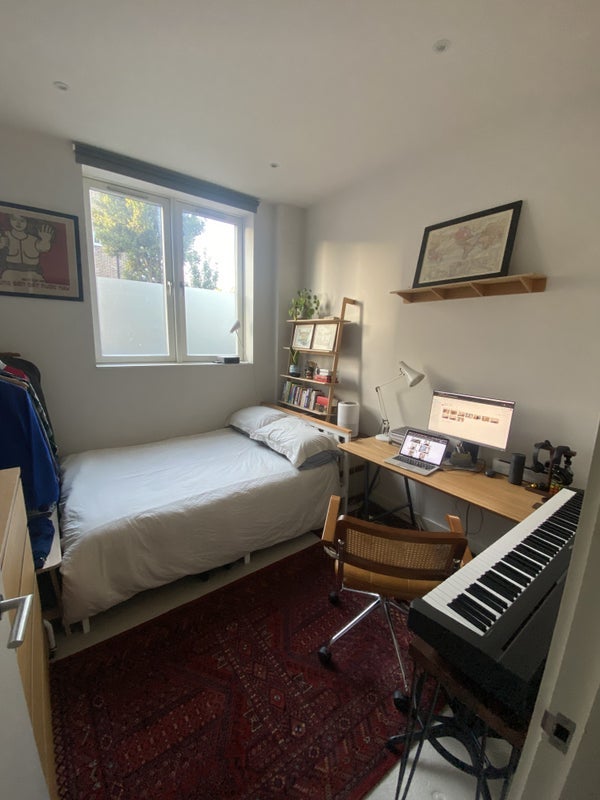 Room Mildenhall Road in Greater London