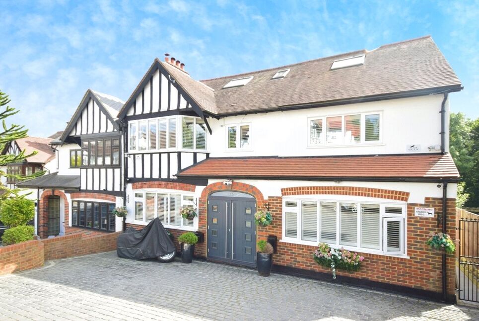 Room Oakhurst Rise in Greater London