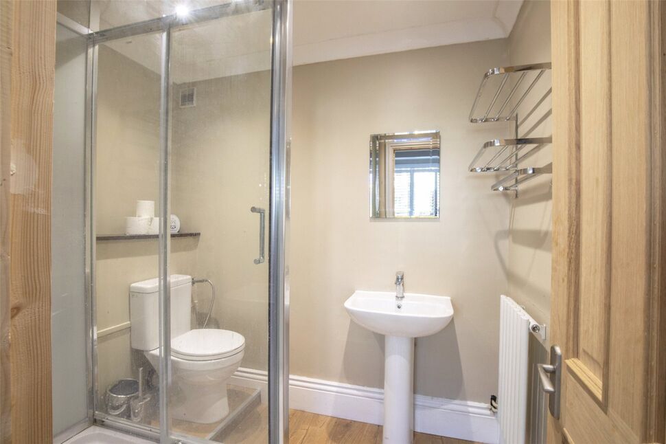 Room Oakhurst Rise in Greater London