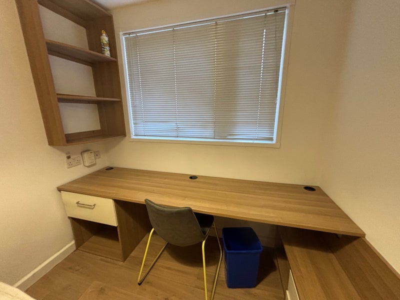 Room Watermead Way in Greater London