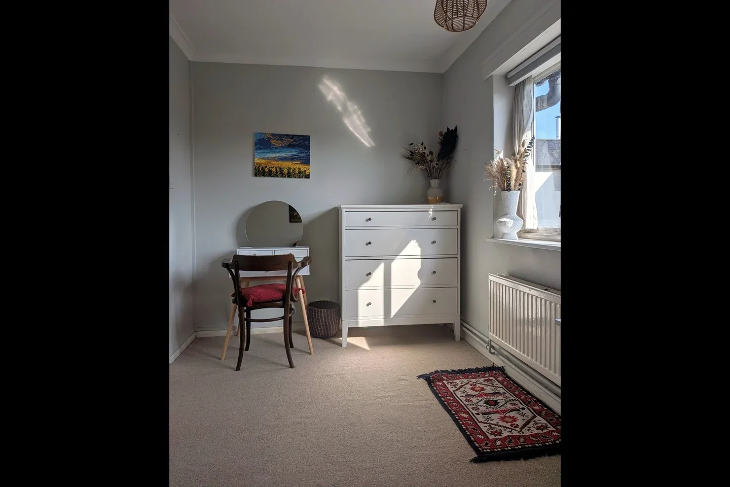 Room Avenue Road in Greater London