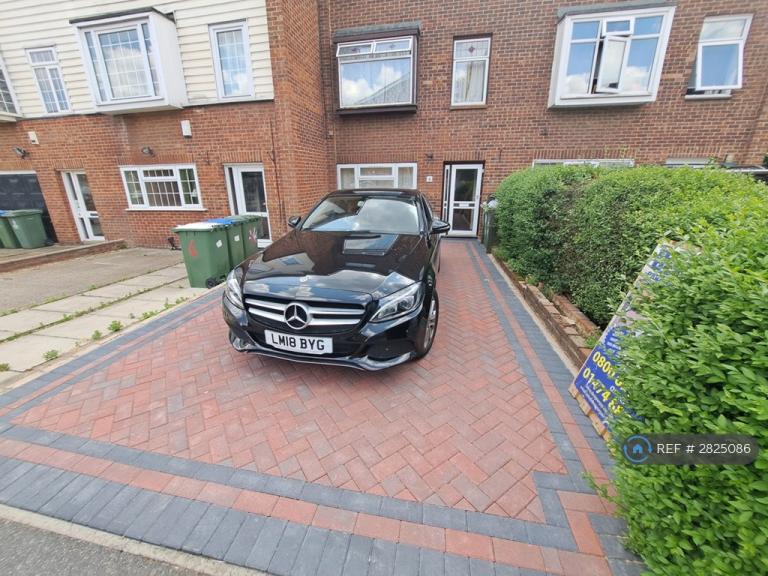 Room Kinder Close in Greater London