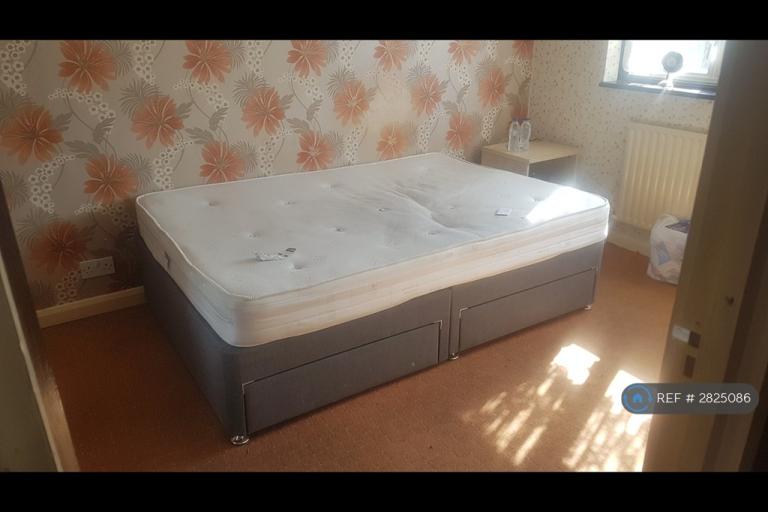 Room Kinder Close in Greater London